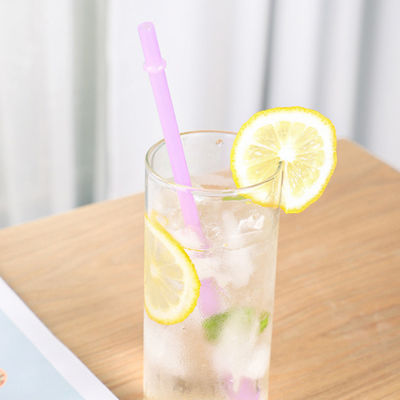 L'arc-en-ciel a coloré les pailles en plastique réutilisables 10,5 de rechange de Tritan dans long