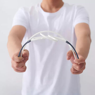 Les cintres de manteau en plastique de produits en plastique d'intérieur d'articles de ménage glissent non