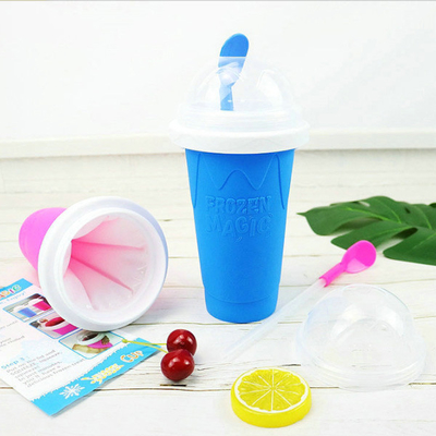 tasse détrempée de fabricant du silicone 350ml avec le couvercle et la paille
