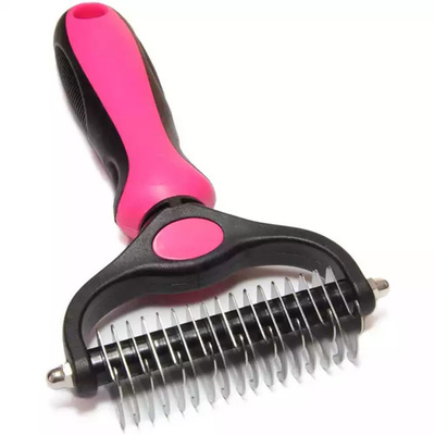 Le peigne de Cat Dog Pet Shedding Dematting Deshedding balayent longtemps l'acier inoxydable de poignée