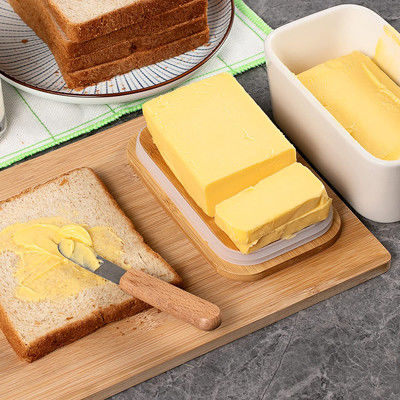 Plat de beurre en céramique blanc avec le couvercle et le couteau pour le comptoir de cuisine