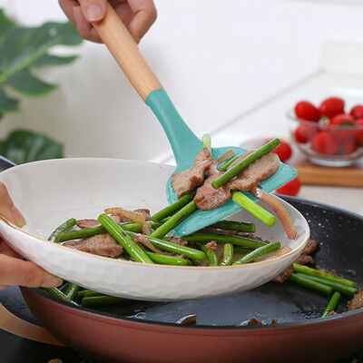Batteries de cuisine vertes de cuisine de silicone réglées avec les poignées en bambou en bois