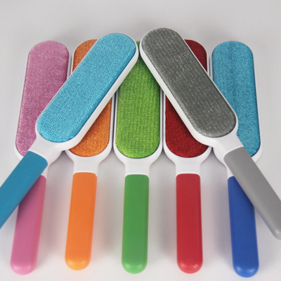 Brosse en plastique de solvant de cheveux d'animal familier d'ABS avec la base de nettoyage d'individu