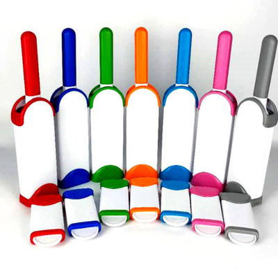 Brosse en plastique de solvant de cheveux d'animal familier d'ABS avec la base de nettoyage d'individu