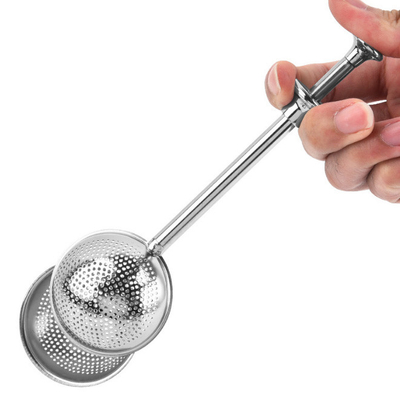 Longue poignée d'infuseurs de boule de thé d'acier inoxydable pour des épices de thé de feuille