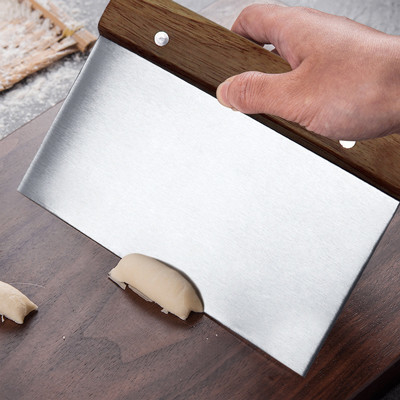 Grattoir à pâte en acier inoxydable avec manche en bois et échelles de mesure