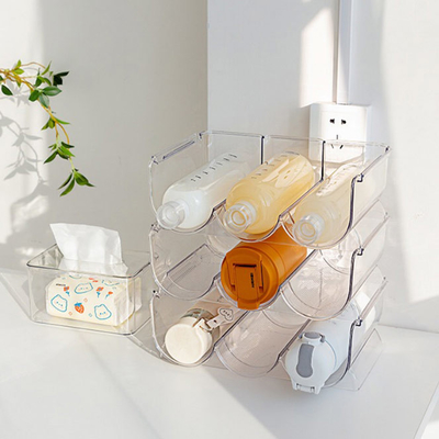 Le support en plastique de bouteille d'eau de vin de poubelles de stockage de réfrigérateur se tiennent empilable