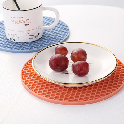 L'ustensile de cuisine glissent non le support de pot chaud de silicone résistant à la chaleur Mat Coaster