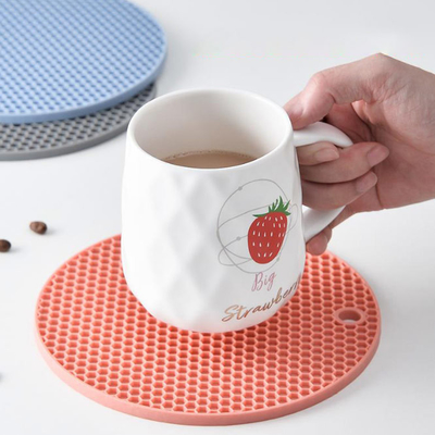 L'ustensile de cuisine glissent non le support de pot chaud de silicone résistant à la chaleur Mat Coaster