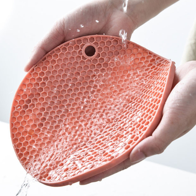 L'ustensile de cuisine glissent non le support de pot chaud de silicone résistant à la chaleur Mat Coaster