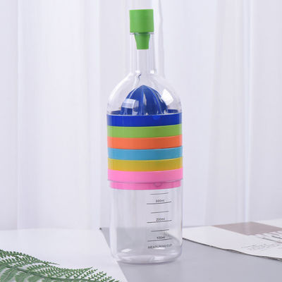 8 multifonctionnels dans des 1 tasses de trousse d'outils de cuisine Juice Bottle Grater Fruit et végétal