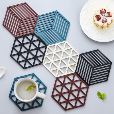 Outil multifonctionnel de cuisine de la chaleur d'hexagone de tapis de trépied de silicone et de protections chaudes pour des tapis de cuvette
