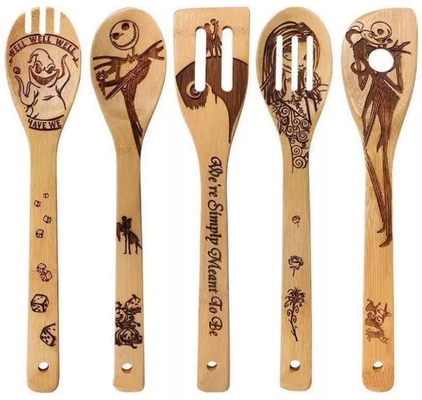 Le laser en bambou d'ustensiles de cuisine de Noël de Halloween a gravé l'ensemble en bambou de couverts