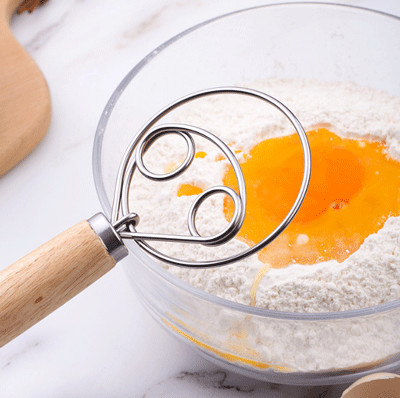 Batteur de la pâte avec l'anneau d'acier inoxydable et batteur en bois pour l'outil de cuisson de pain