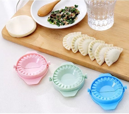 Les outils en plastique de catégorie alimentaire de cuisine de machine manuelle créative magique de paquet pincent des boulettes moulent