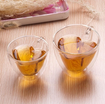 Cadeau en verre transparent 200ml-300ml en forme de coeur de tasses de boissons de la coutume ISO9001