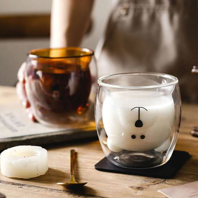 le mur du double 300ml a isolé l'expresso fait sur commande en verre de crème de tasses de boissons pour le bureau