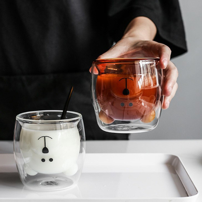 le mur du double 300ml a isolé l'expresso fait sur commande en verre de crème de tasses de boissons pour le bureau