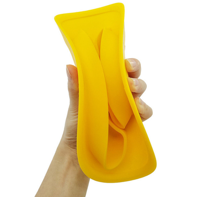 Glissez non les plats jaunes de Duck Silicone Divided Plate Toddler
