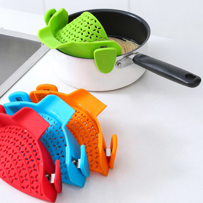 Agrafe réglable de riz sur la passoire de silicone pour les pots et le tamis de pâtes