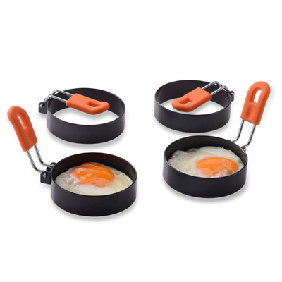 Anti échaudez les articles de ménage 2.95Inch Fried Egg Ring Mold d'acier inoxydable 4 paquets avec la brosse d'huile