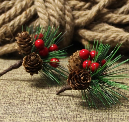 Aiguilles artificielles de pin de fruit rouge de PVC pour Mini Christmas Tree Ornaments