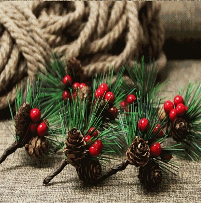 Aiguilles artificielles de pin de fruit rouge de PVC pour Mini Christmas Tree Ornaments