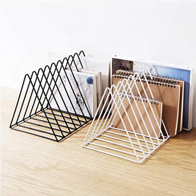 Étagère de bureau d'articles de ménage d'acier inoxydable en métal de triangle
