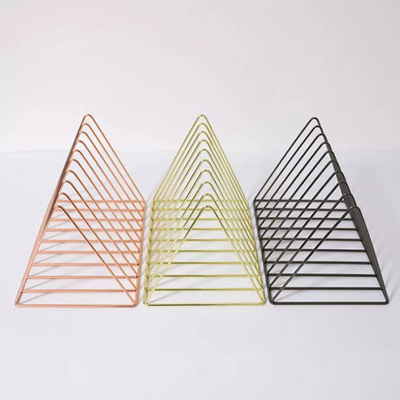 Étagère de bureau d'articles de ménage d'acier inoxydable en métal de triangle