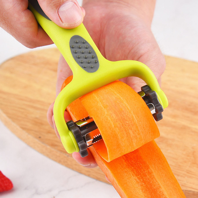 Articles de ménage rotatifs d'acier inoxydable Peeler 3 dans 1 pour le légume de pomme de terre