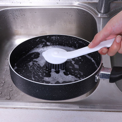 La cuisine en vrac en plastique d'ANIMAL FAMILIER fournit la longue brosse de lavage de plat de poignée pour le nettoyage