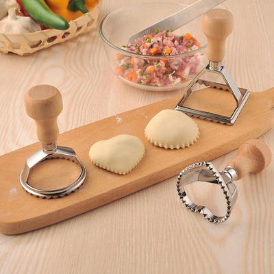 Presse de coupeur de timbre de ravioli de pâtes de cuisine avec l'ensemble de rouleau