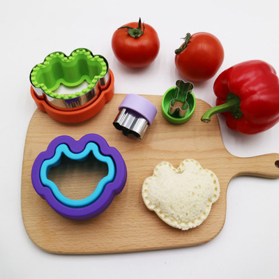 fleur Dinos Circle Mickey Mold d'articles de ménage d'acier inoxydable de coupeur du sandwich 4pcs