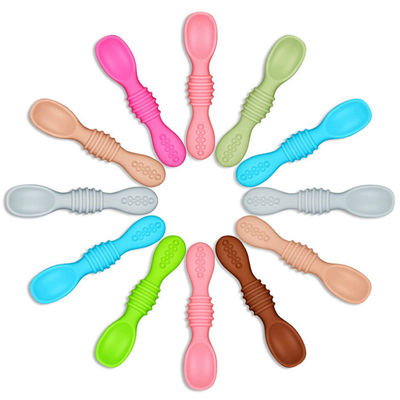 Cuillère de mastication d'arc-en-ciel de silicone pour des bébés et des enfants en bas âge lave-vaisselle et coffre-fort de congélateur