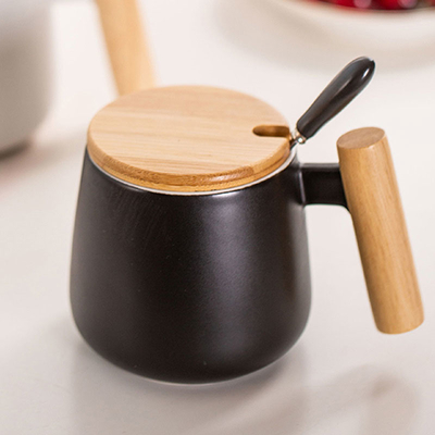 Les tasses de thé en céramique du Ministère de l'Intérieur 400ml d'OEM attaquent avec le couvercle et la cuillère