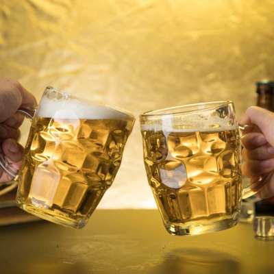 Grandes tasses faites sur commande en plastique Dimple Stein Beer Mugs de boissons avec la poignée 20oz