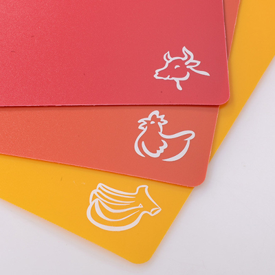Planche à découper flexible Mats With Food Icons de 4 produits en plastique réglés d'articles de ménage