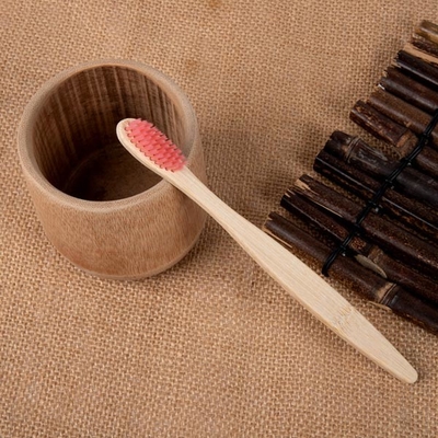 Poils mous de brosse à dents en bambou biodégradable naturelle de charbon de bois