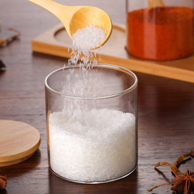 Les conteneurs de assaisonnement de condiment en verre entassent en vrac les pots réutilisables d'épice avec la cuillère en bois de couvercle