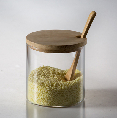 Les conteneurs de assaisonnement de condiment en verre entassent en vrac les pots réutilisables d'épice avec la cuillère en bois de couvercle