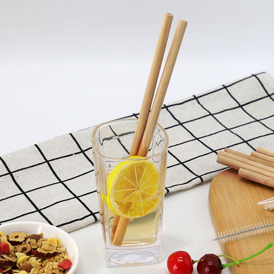 Le volume en bambou réutilisable de pailles à boire d'ustensiles de cuisine