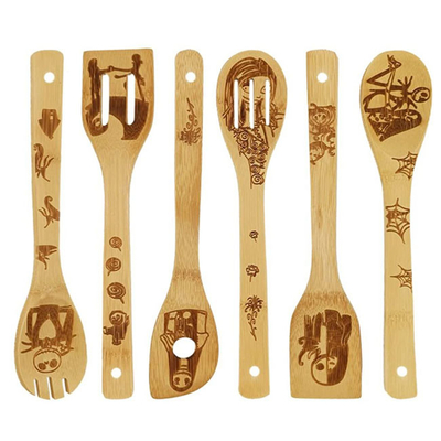 6pcs a peint les cuillères en bois de Noël réglées pour le décor de cuisine