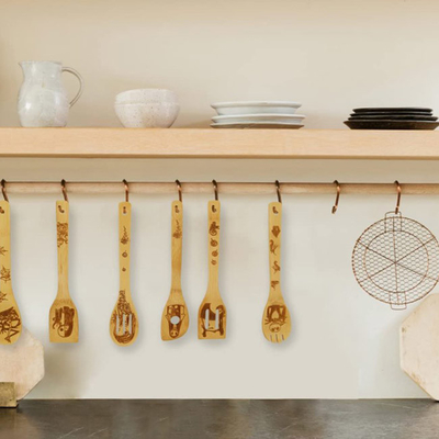 6pcs a peint les cuillères en bois de Noël réglées pour le décor de cuisine