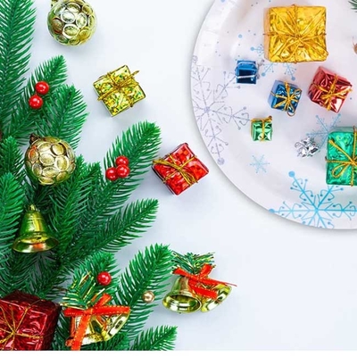 L'arbre de Noël déjouent des décorations de Mini Gift Box Ornaments Hanging