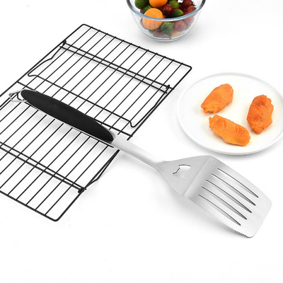 Les outils et les accessoires résistants de BARBECUE ont placé grillant pour l'arrière-cour extérieur