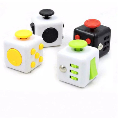 Jouets colorés Mini Gadgets Cube de personne remuante de détente de décompression