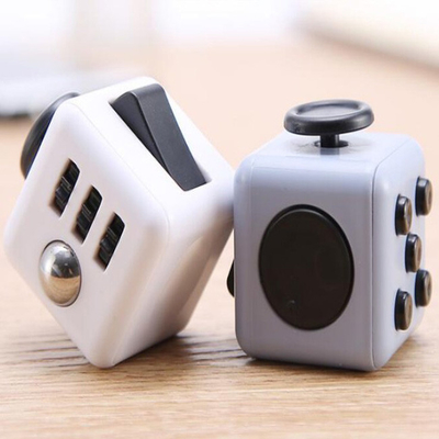 Jouets colorés Mini Gadgets Cube de personne remuante de détente de décompression